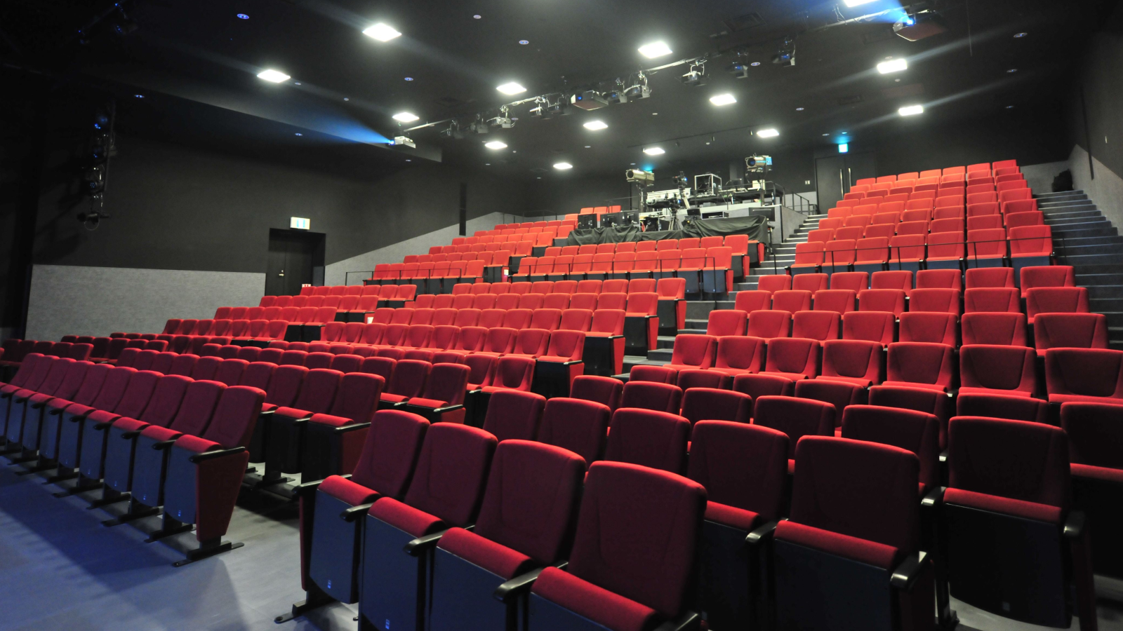 YES THEATER${i}